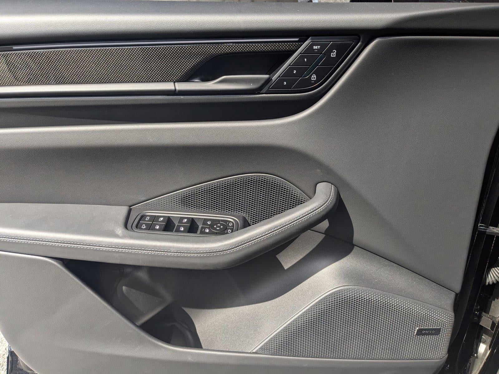 2025 Porsche Macan Electric Turbo AWD