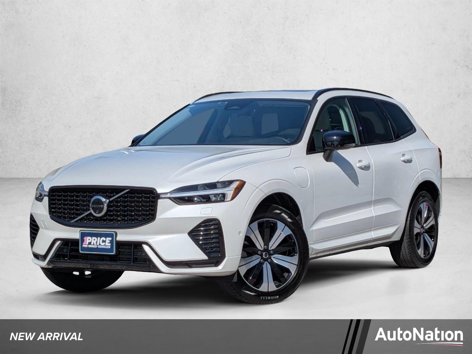 2024 Volvo XC60 Recharge Plug-In Hybrid Plus Dark Theme