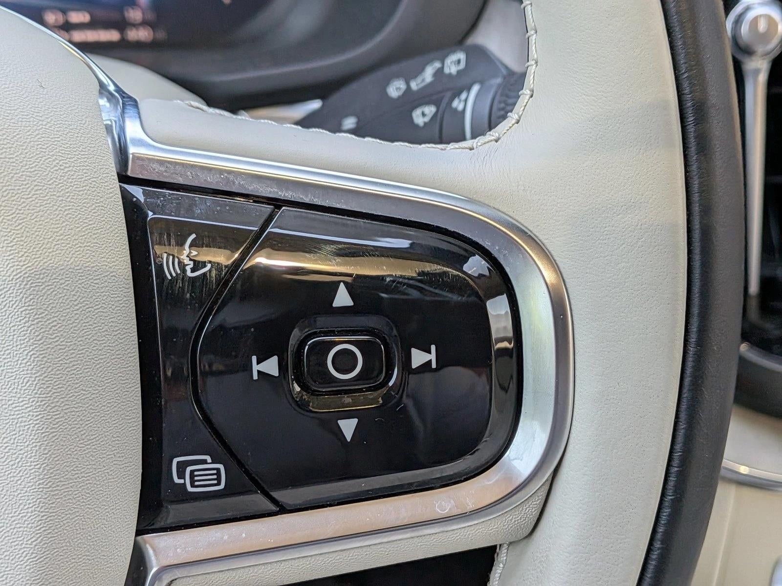 2024 Volvo XC60 Recharge Plug-In Hybrid Plus Dark Theme
