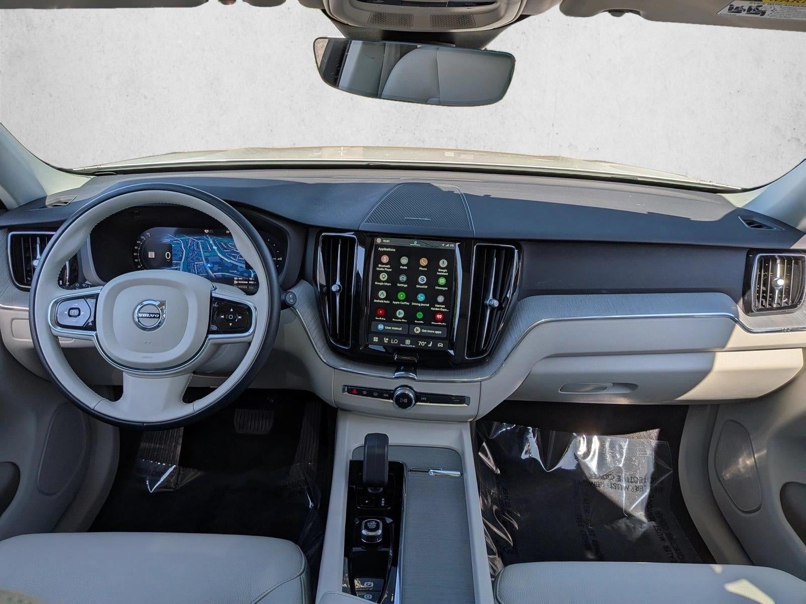 2024 Volvo XC60 Recharge Plug-In Hybrid Plus Dark Theme