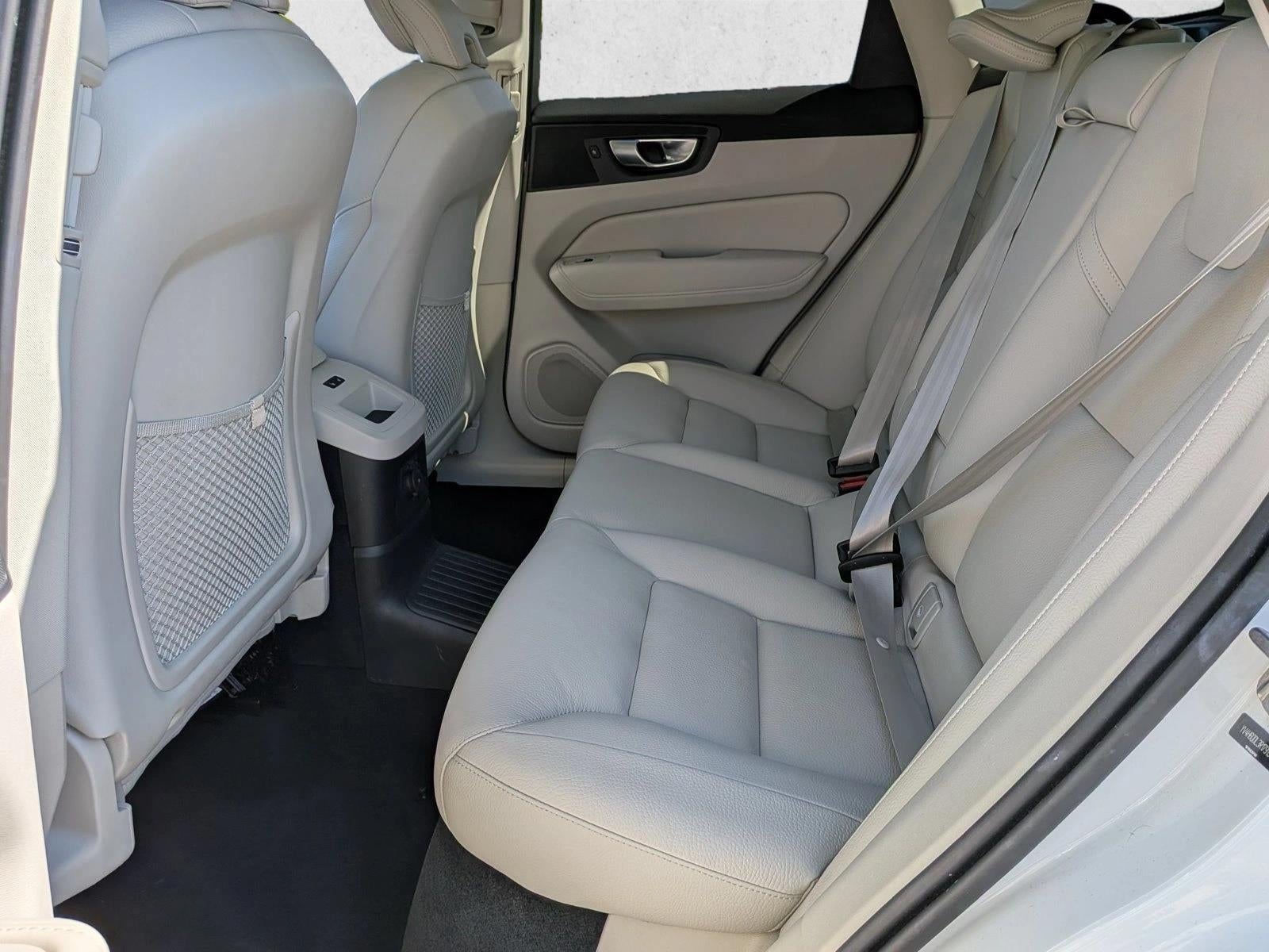 2024 Volvo XC60 Recharge Plug-In Hybrid Plus Dark Theme