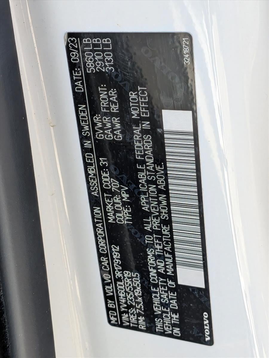 2024 Volvo XC60 Recharge Plug-In Hybrid Plus Dark Theme