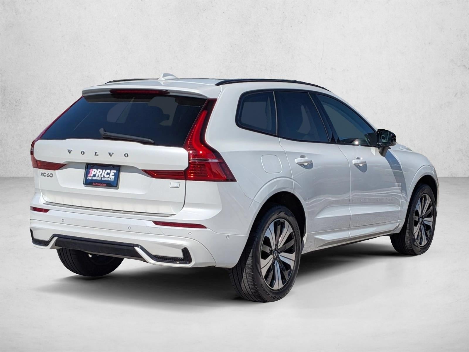 2024 Volvo XC60 Recharge Plug-In Hybrid Plus Dark Theme
