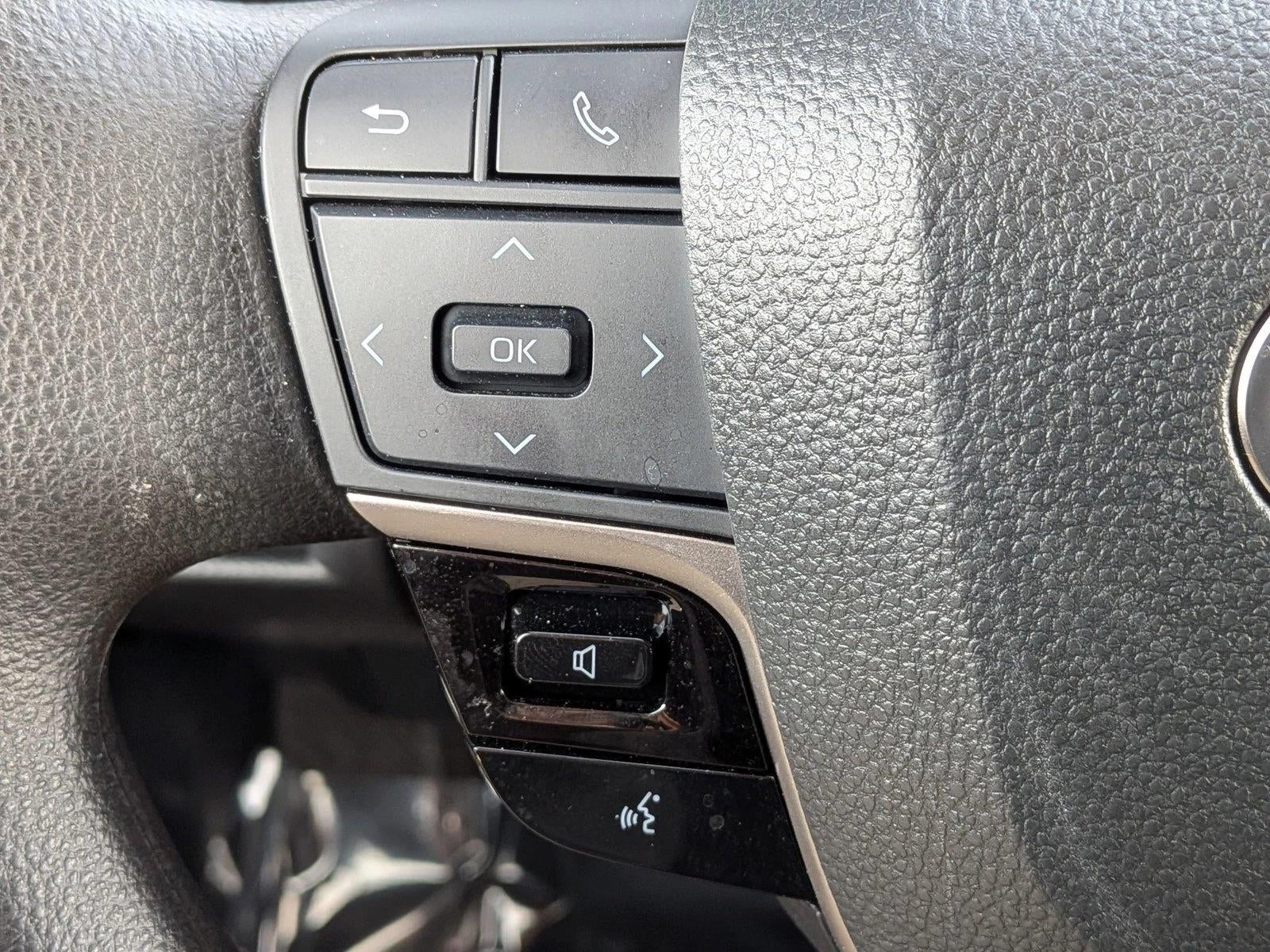 2025 Toyota Camry LE (Natl)