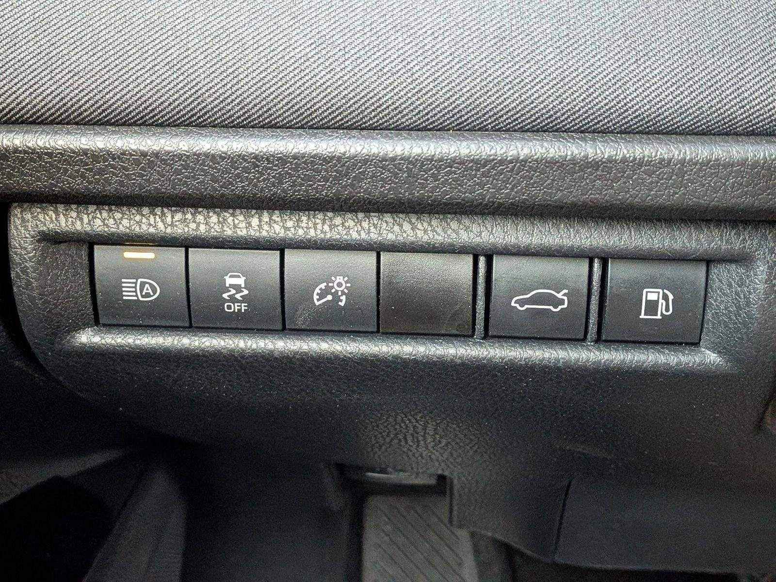 2025 Toyota Camry LE (Natl)