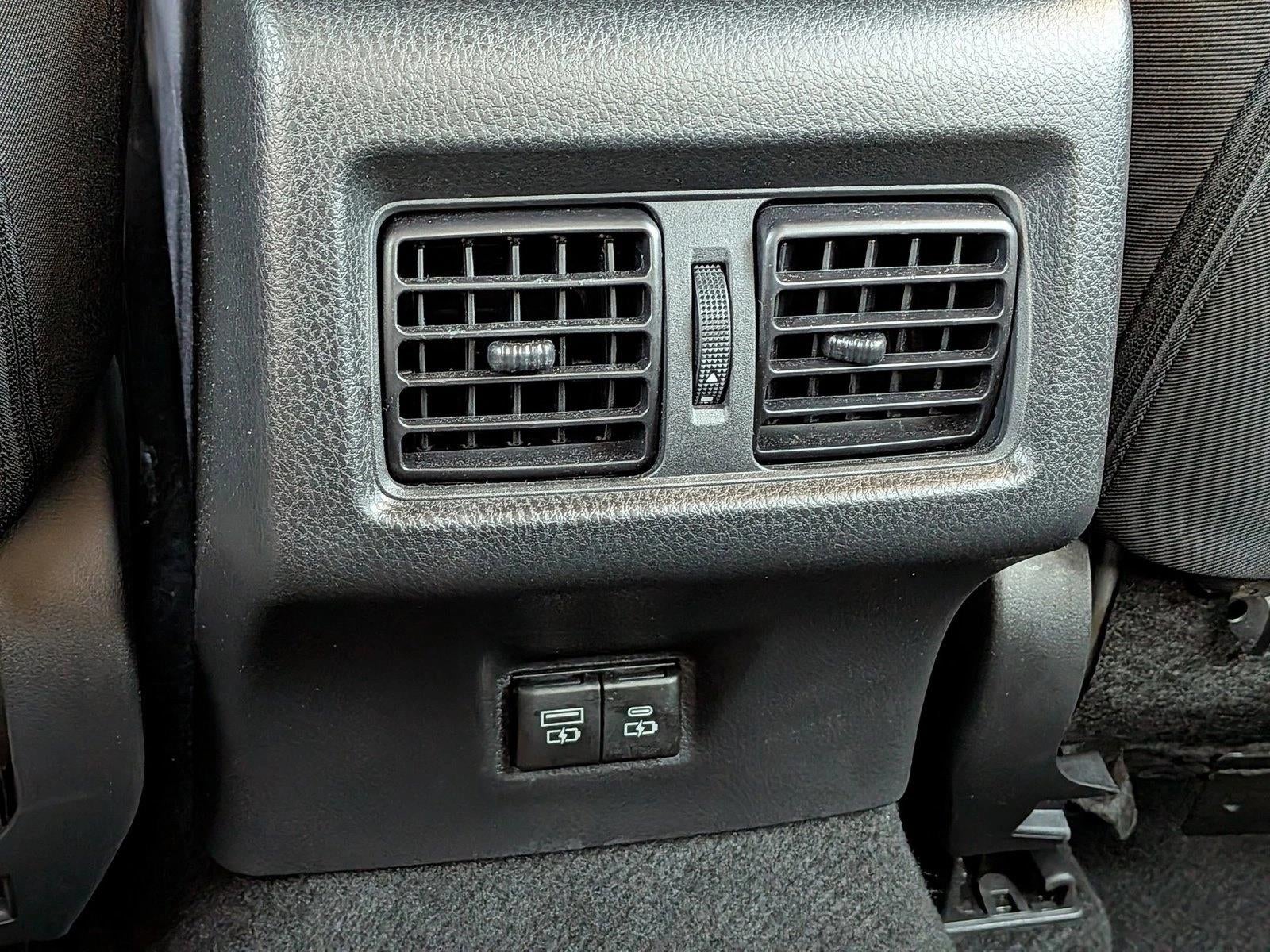 2025 Toyota Camry LE (Natl)