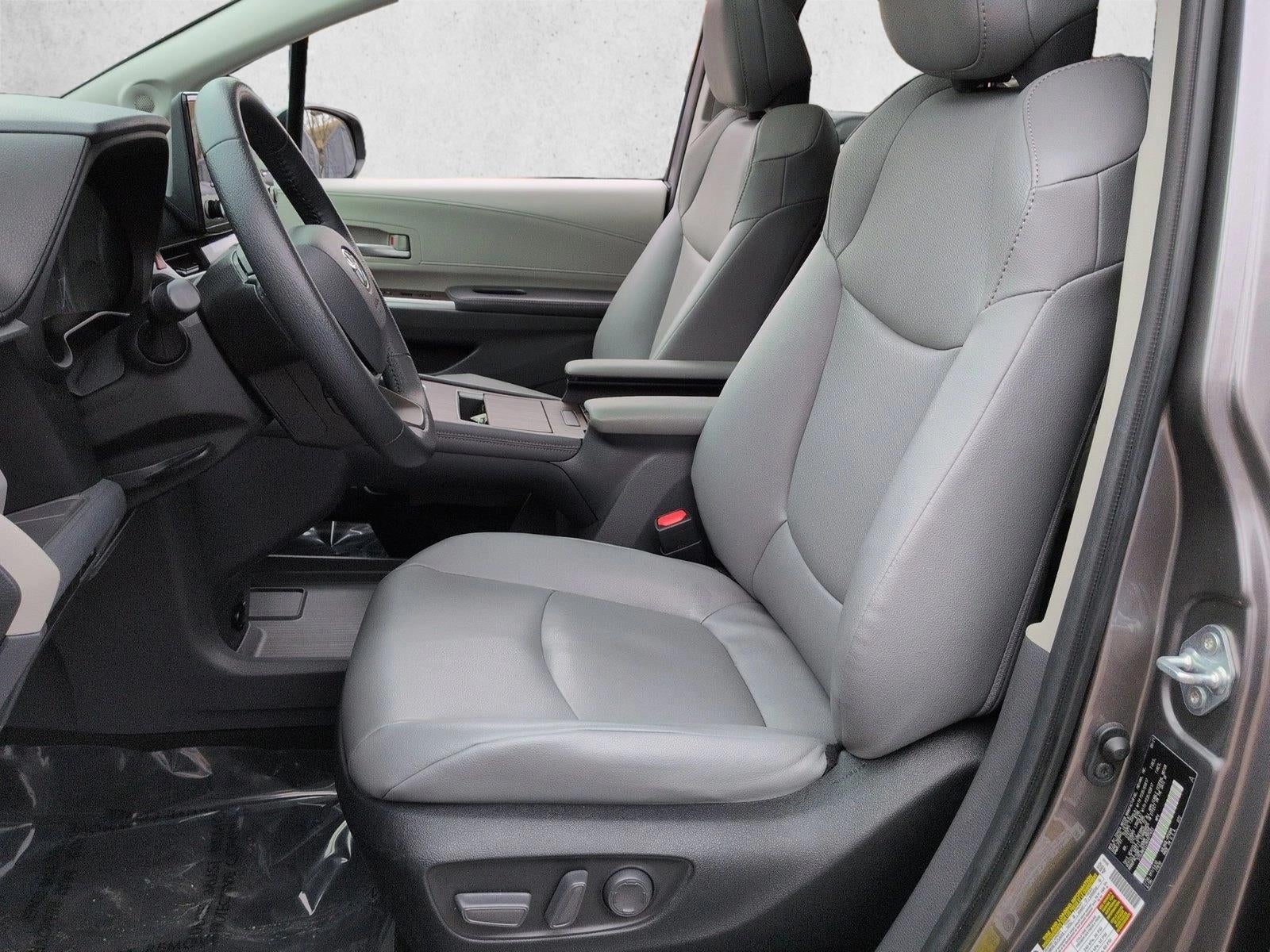 2022 Toyota Sienna XLE FWD 8-Passenger (Natl)