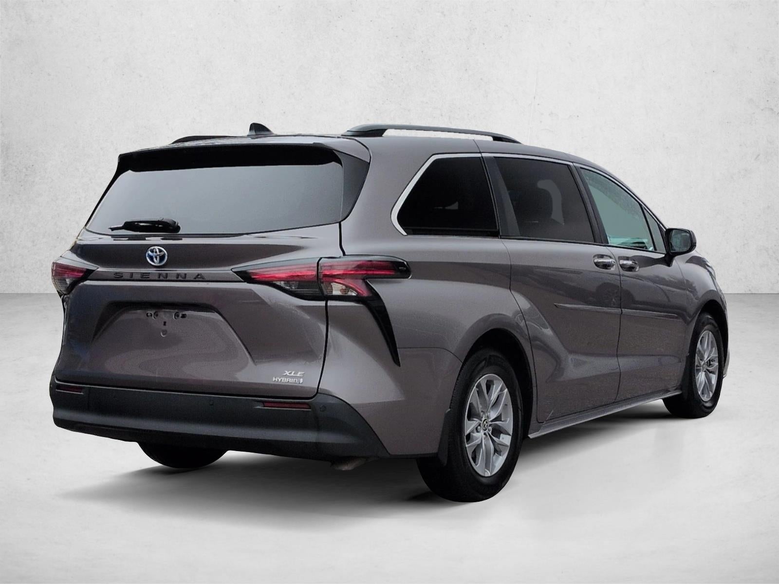 2022 Toyota Sienna XLE FWD 8-Passenger (Natl)