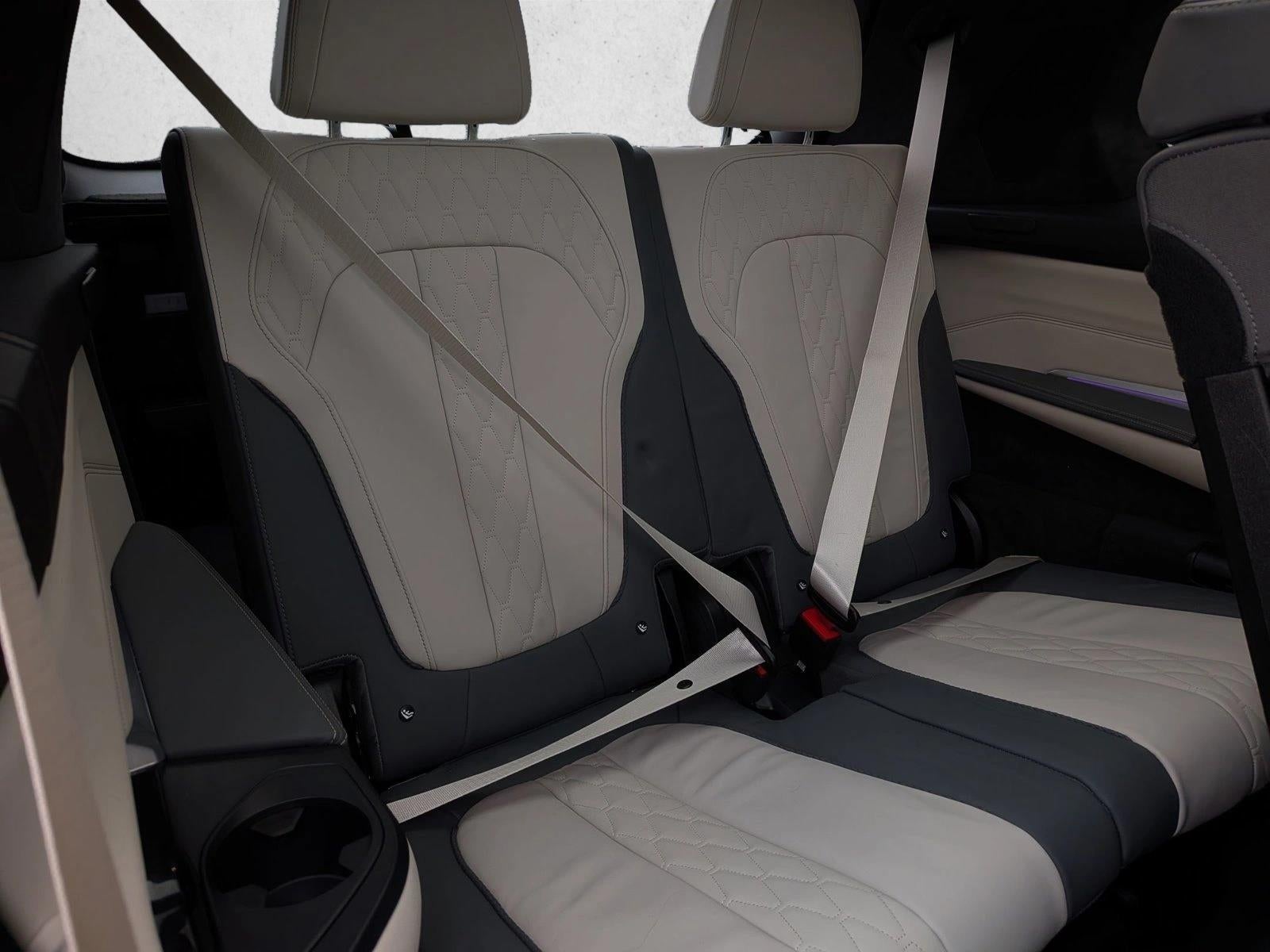 2024 BMW X7 M60i Sports Activity Vehicle