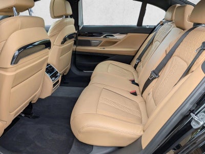 2022 BMW 740i xDrive Sedan