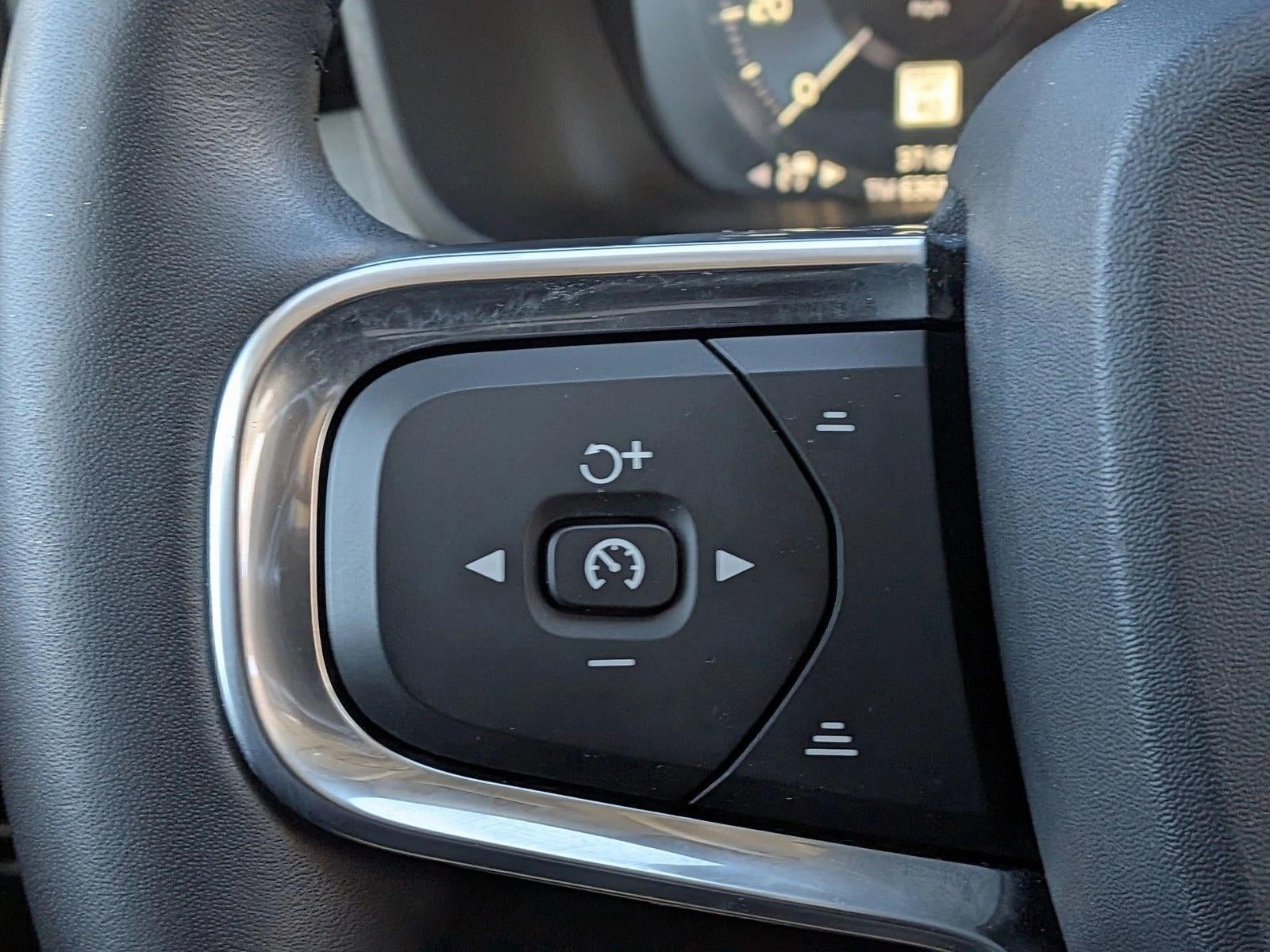 2019 Volvo XC40 T5 AWD Momentum