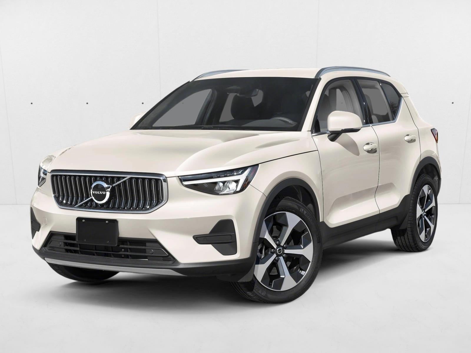 2025 Volvo XC40 B5 AWD Ultra Dark Theme
