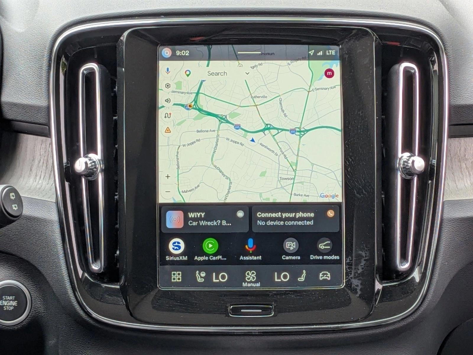 2025 Volvo XC40 B5 AWD Ultra Dark Theme