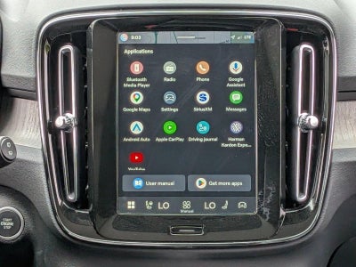 2025 Volvo XC40 B5 AWD Ultra Dark Theme