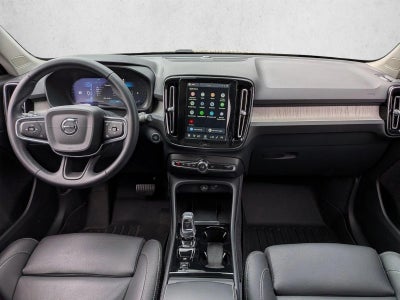 2025 Volvo XC40 B5 AWD Ultra Dark Theme