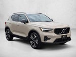 2025 Volvo XC40 B5 AWD Ultra Dark Theme