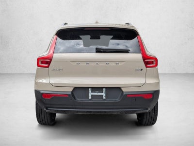 2025 Volvo XC40 B5 AWD Ultra Dark Theme