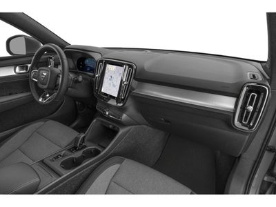 2025 Volvo XC40 B5 AWD Ultra Dark Theme