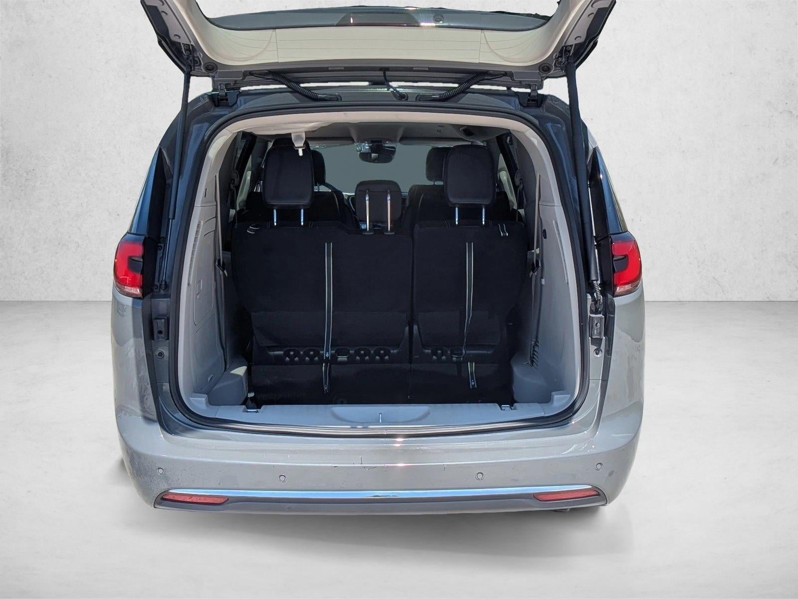 2023 Chrysler Pacifica Hybrid Touring L FWD