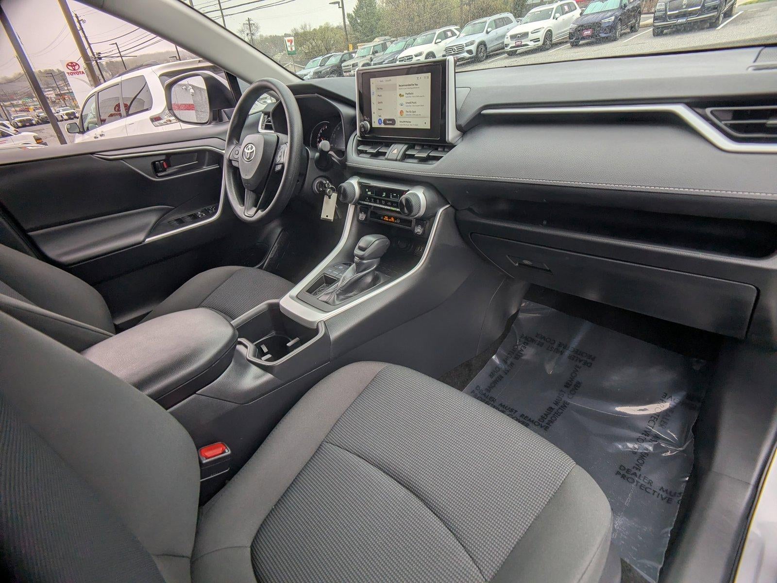 2025 Toyota RAV4 LE FWD (Natl)