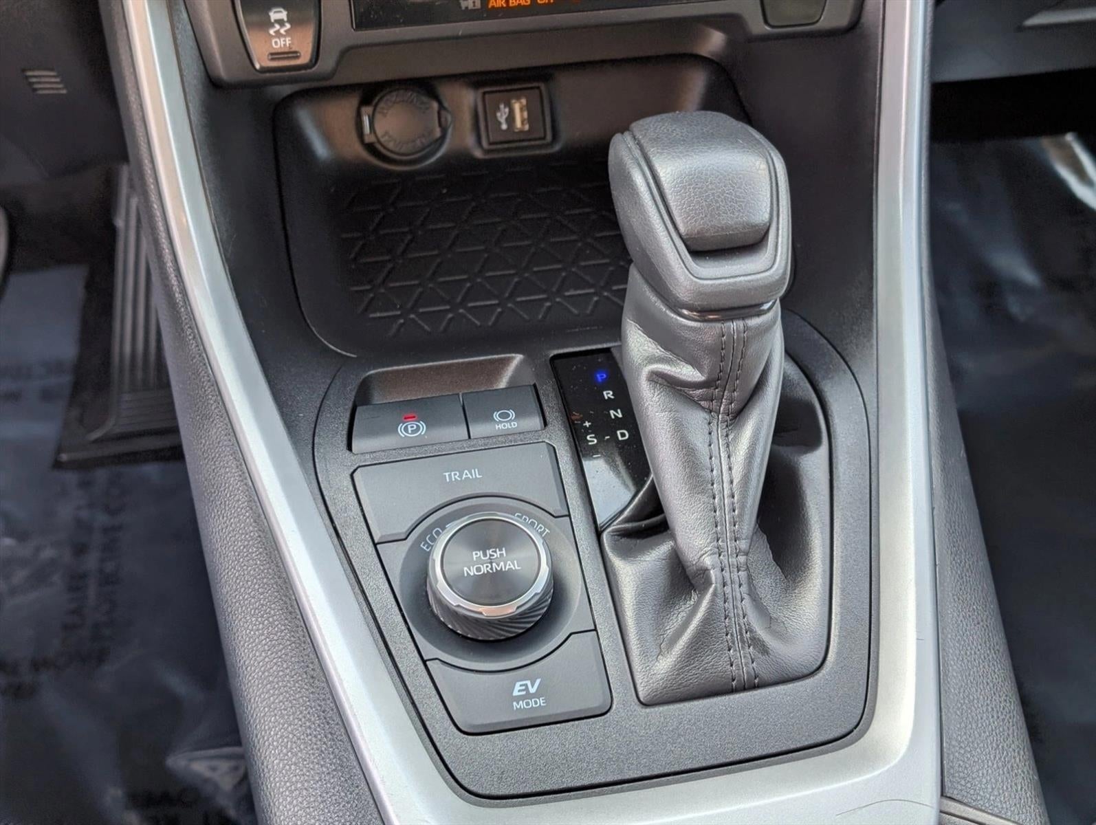 2025 Toyota RAV4 Hybrid LE AWD (Natl)