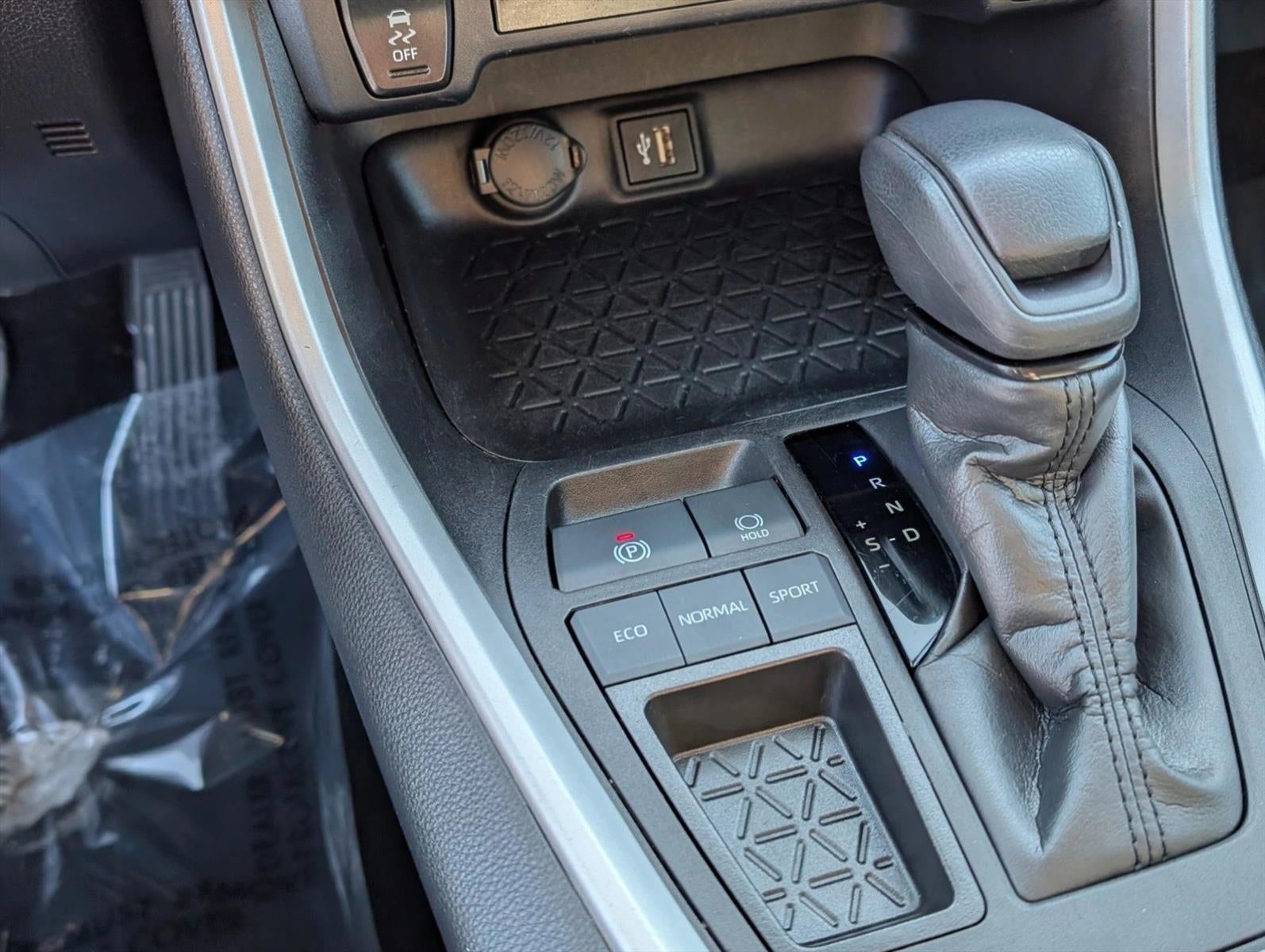 2024 Toyota RAV4 XLE FWD (GS)