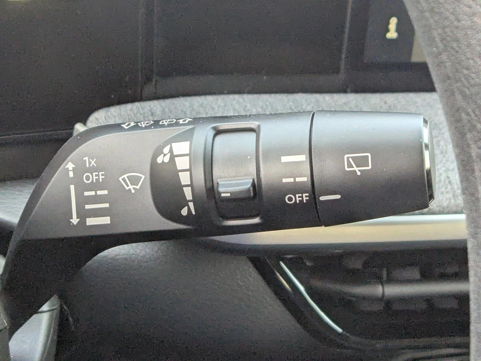 2025 Nissan Kicks SV FWD