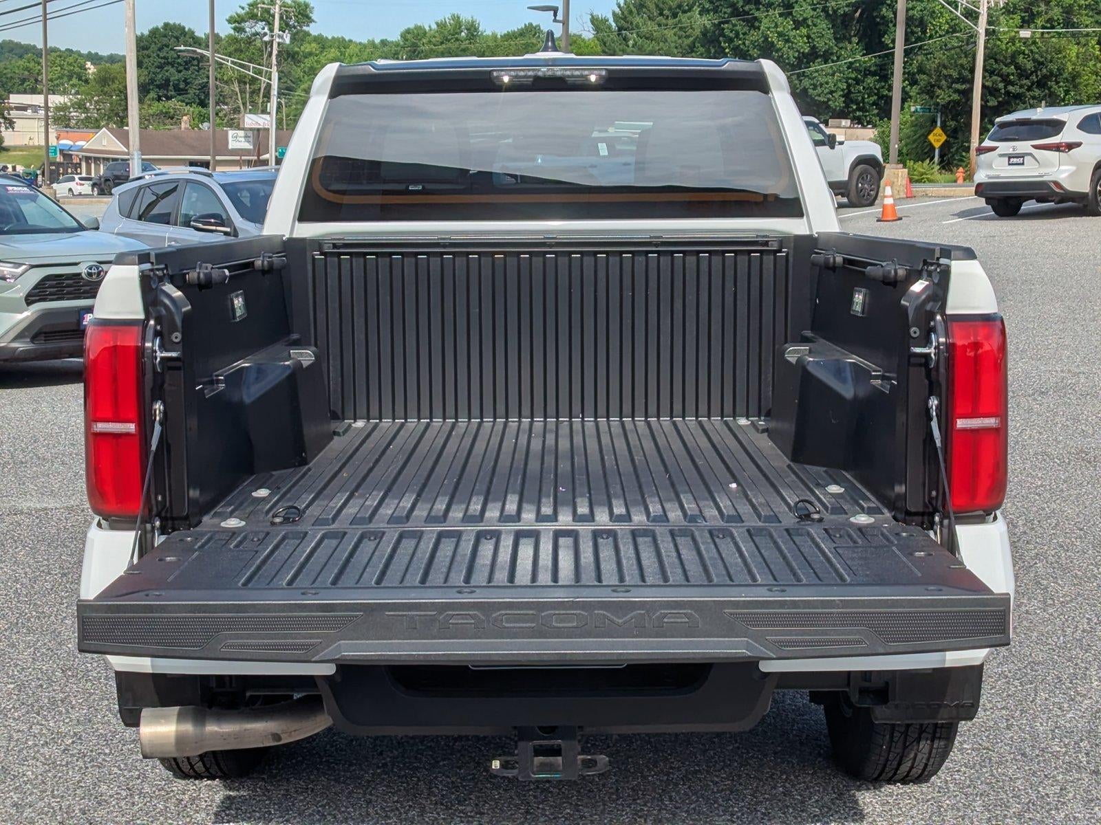 2025 Toyota Tacoma 2WD 2WD SR5 Double Cab 5' Bed AT (Natl)