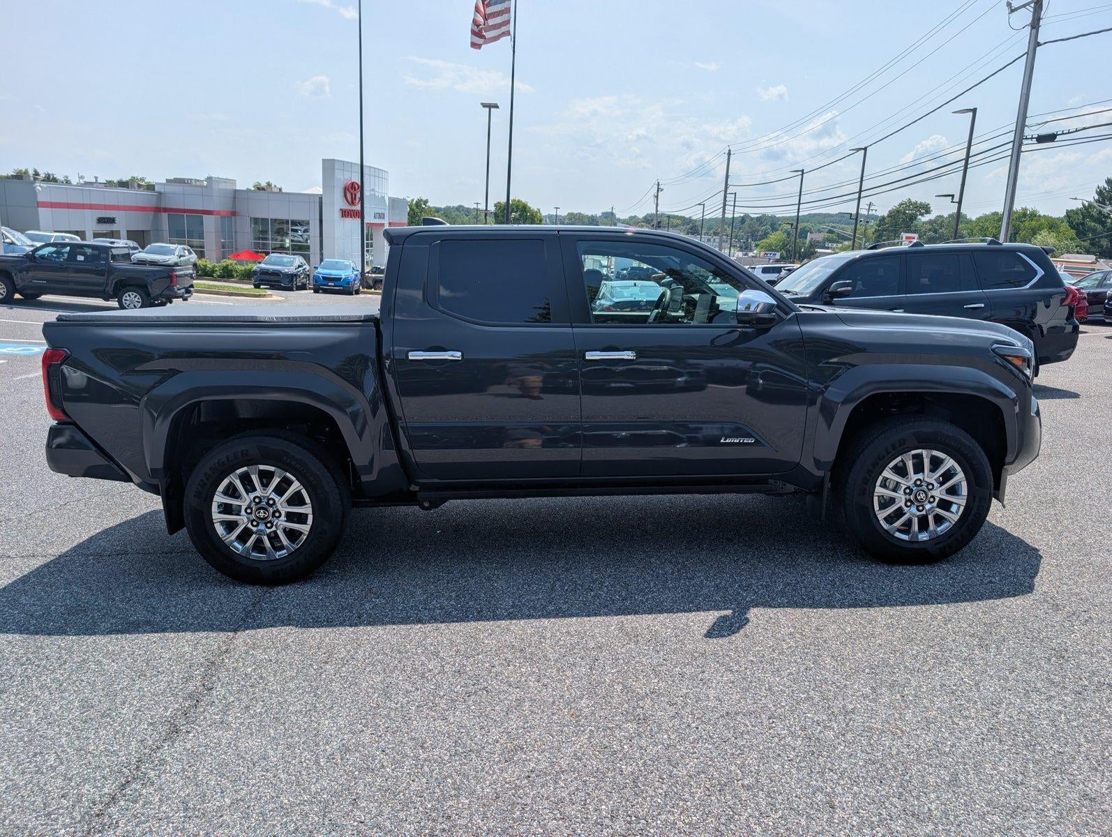 2025 Toyota Tacoma 4WD 4WD Limited Double Cab 5' Bed AT (Natl)