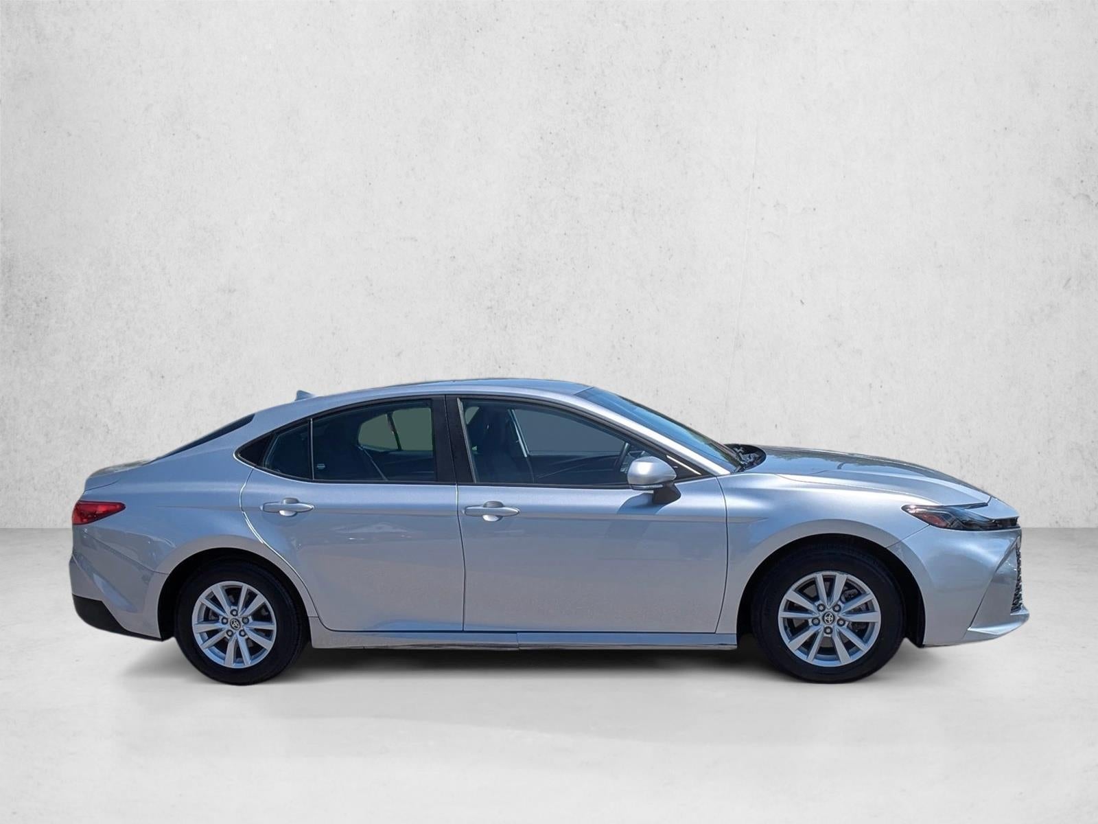 2025 Toyota Camry LE (Natl)