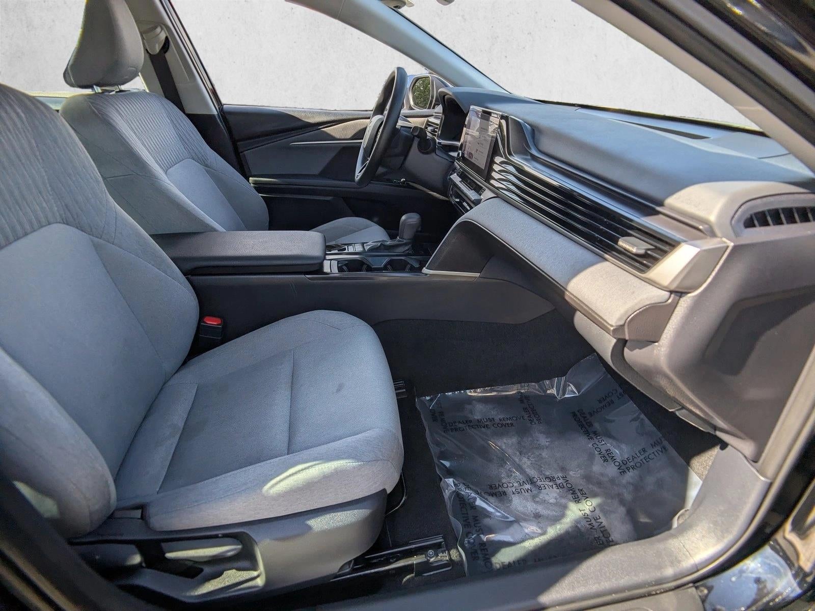 2025 Toyota Camry LE (Natl)