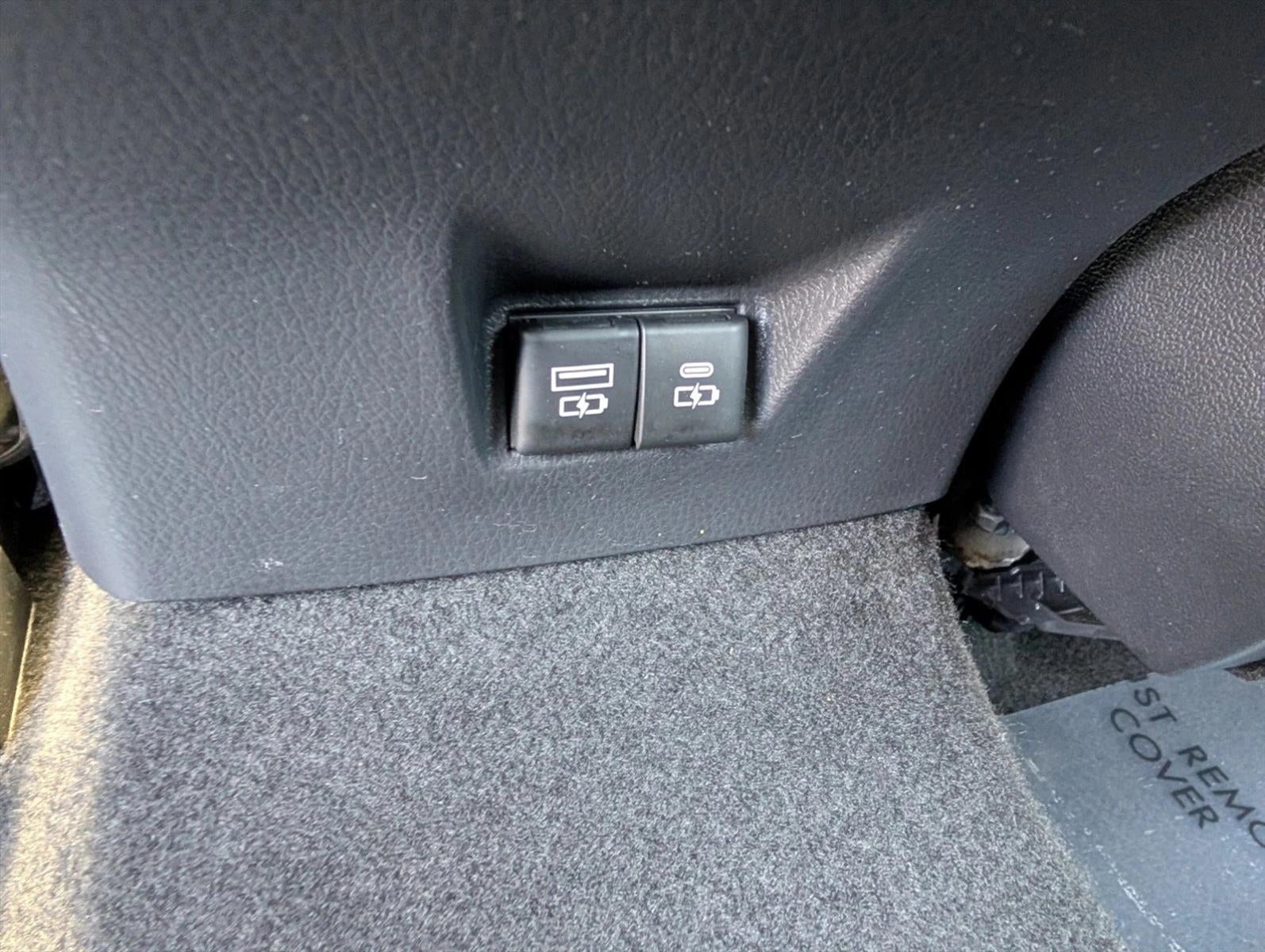 2025 Toyota Camry LE (SE)