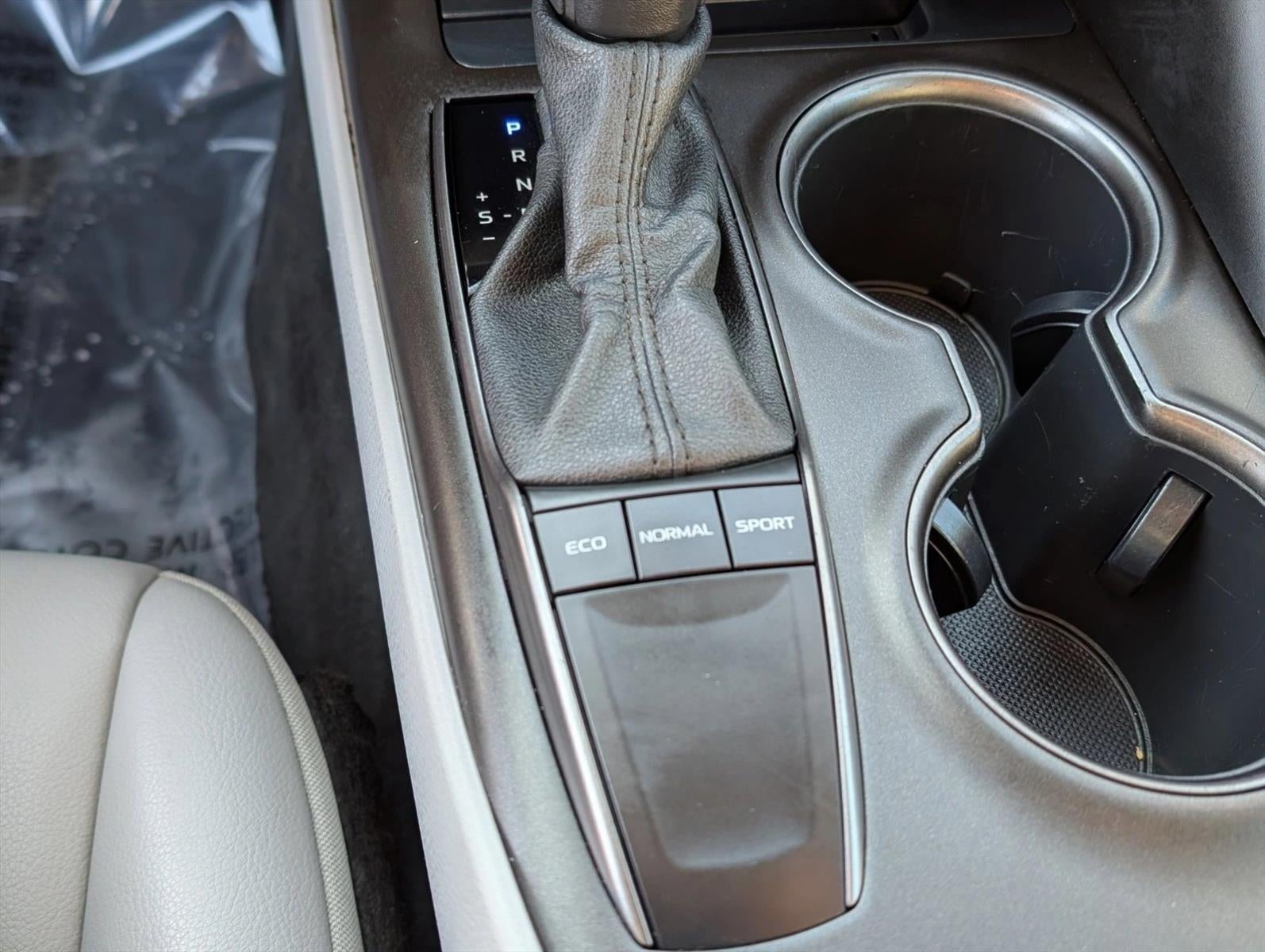 2022 Toyota Camry SE Auto (SE)