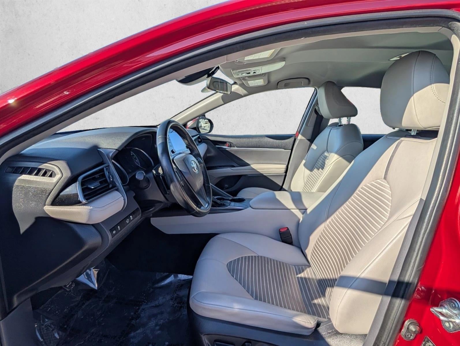 2022 Toyota Camry SE Auto (SE)