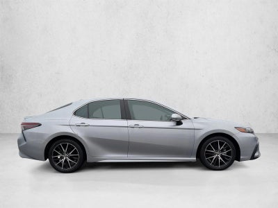 2024 Toyota Camry SE Auto (SE)