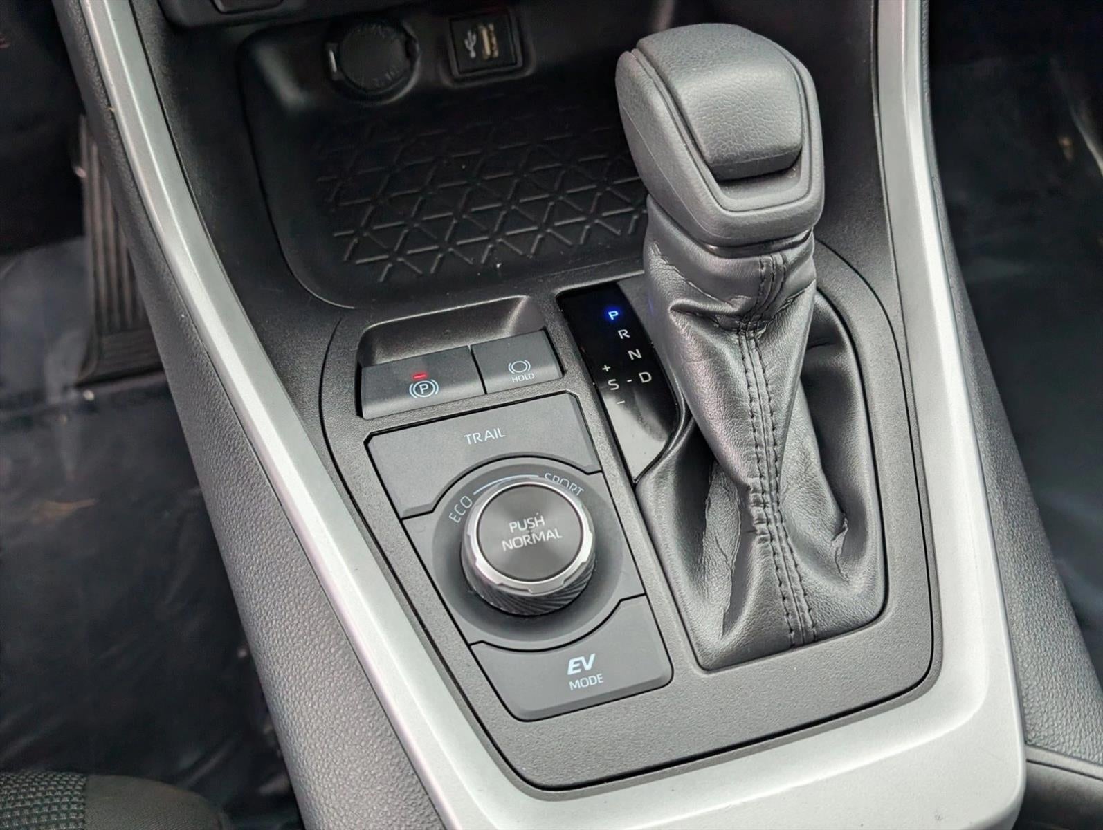 2025 Toyota RAV4 Hybrid LE AWD (Natl)