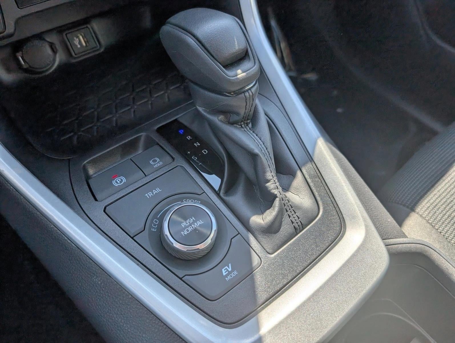 2025 Toyota RAV4 Hybrid LE AWD (Natl)