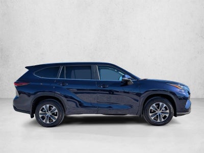 2025 Toyota Highlander XLE AWD (Natl)