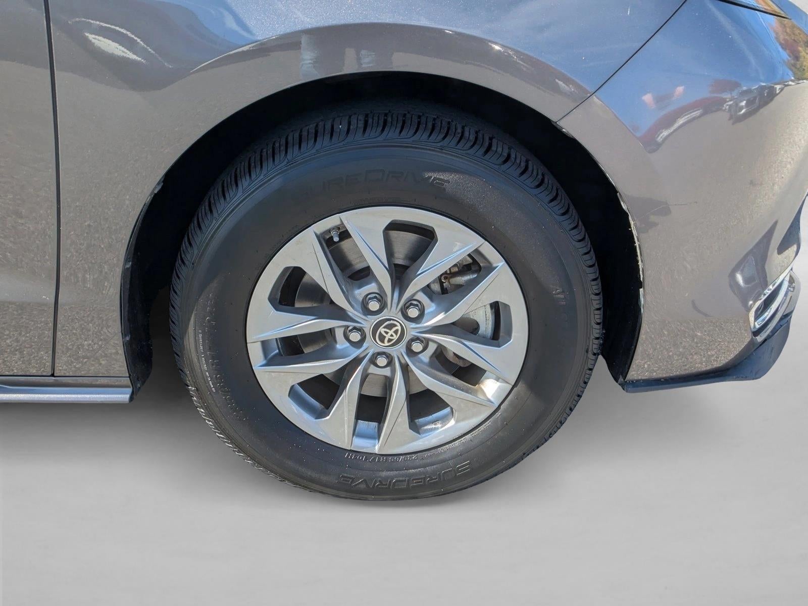 2024 Toyota Sienna XLE FWD 8-Passenger (Natl)