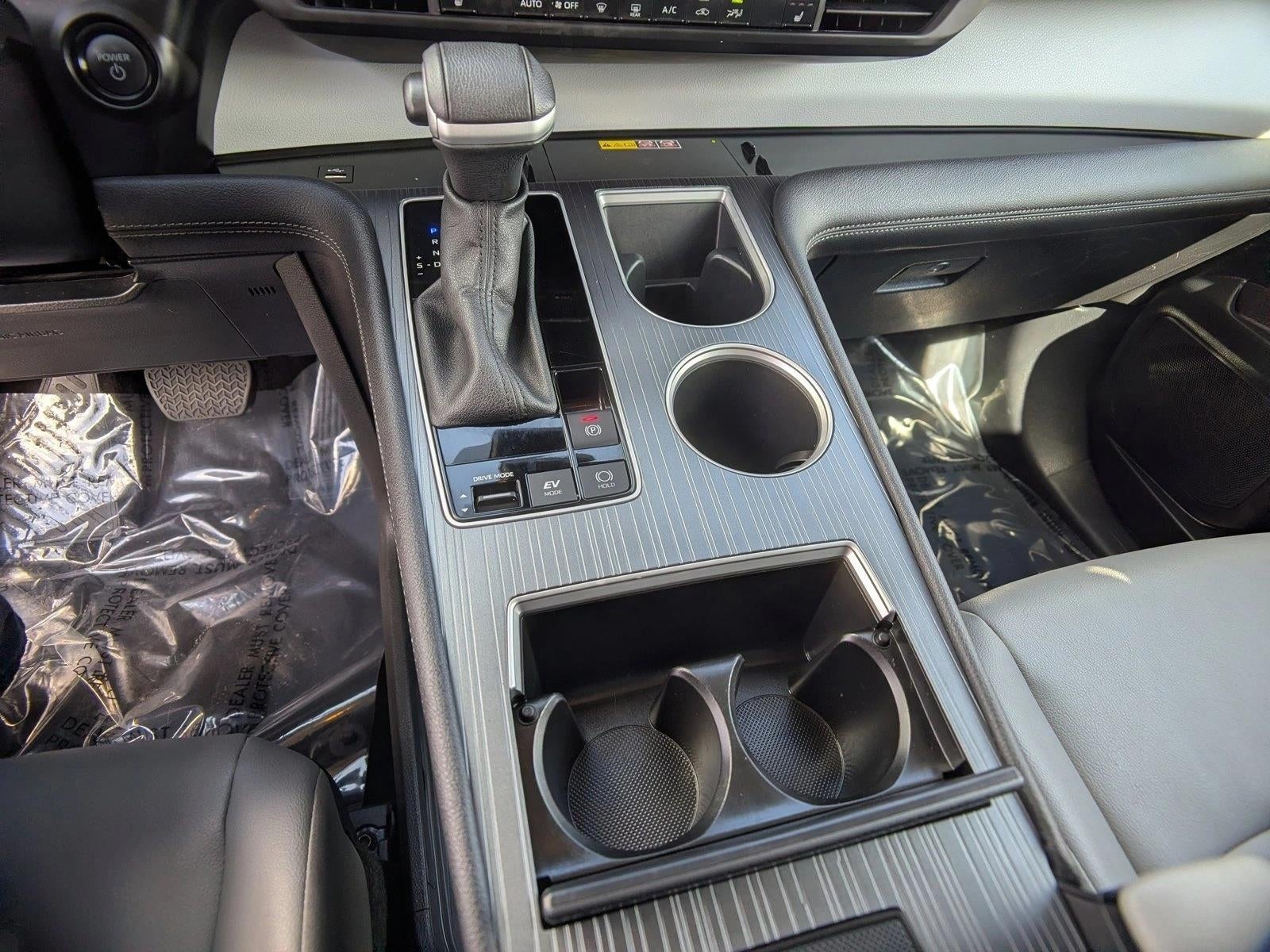 2025 Toyota Sienna XLE FWD 8-Passenger (Natl)