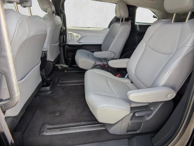 2025 Toyota Sienna XLE FWD 8-Passenger (Natl)