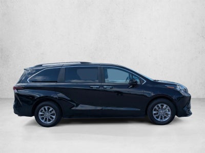 2025 Toyota Sienna XLE FWD 8-Passenger (Natl)