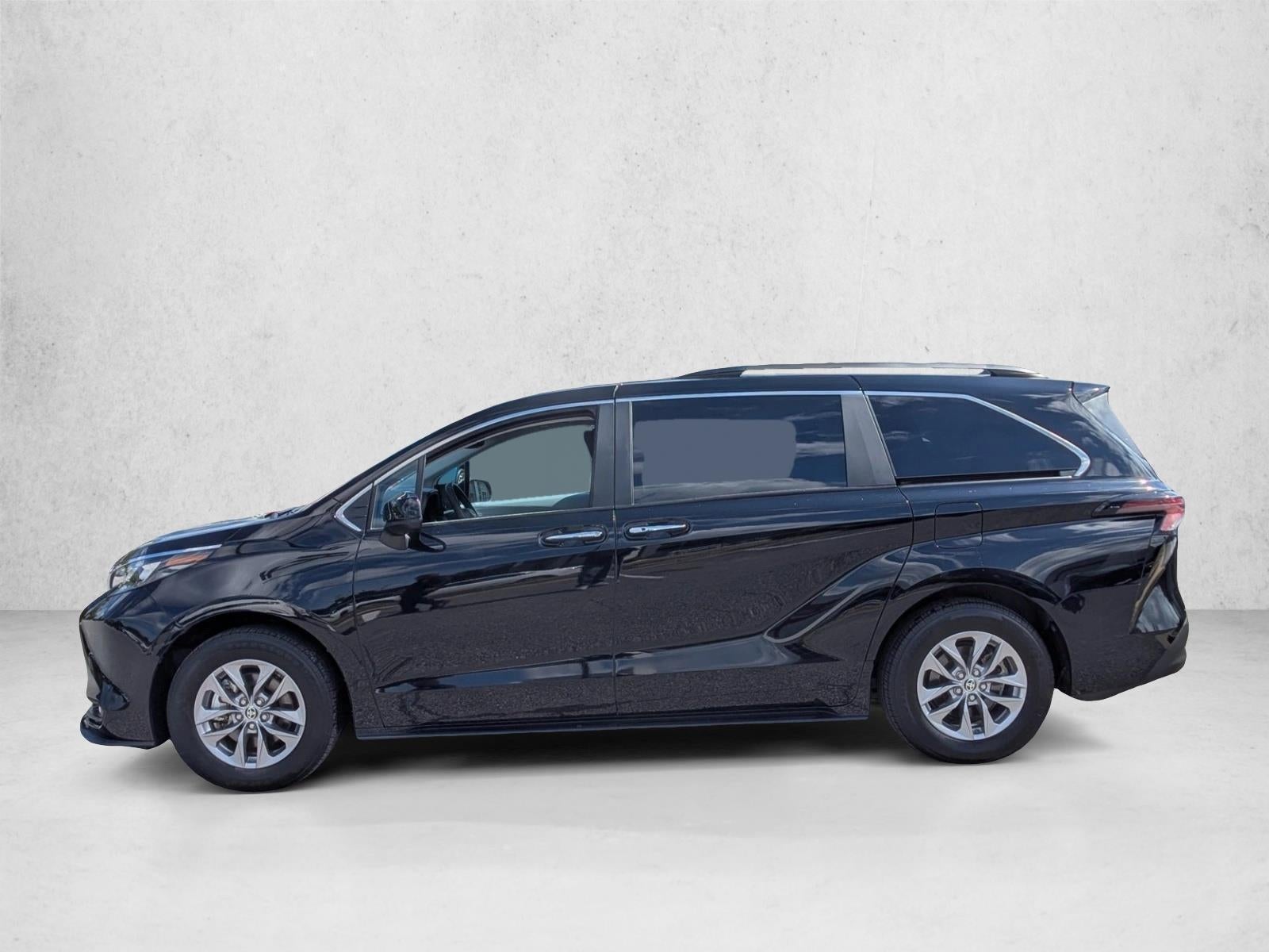 2025 Toyota Sienna XLE FWD 8-Passenger (Natl)