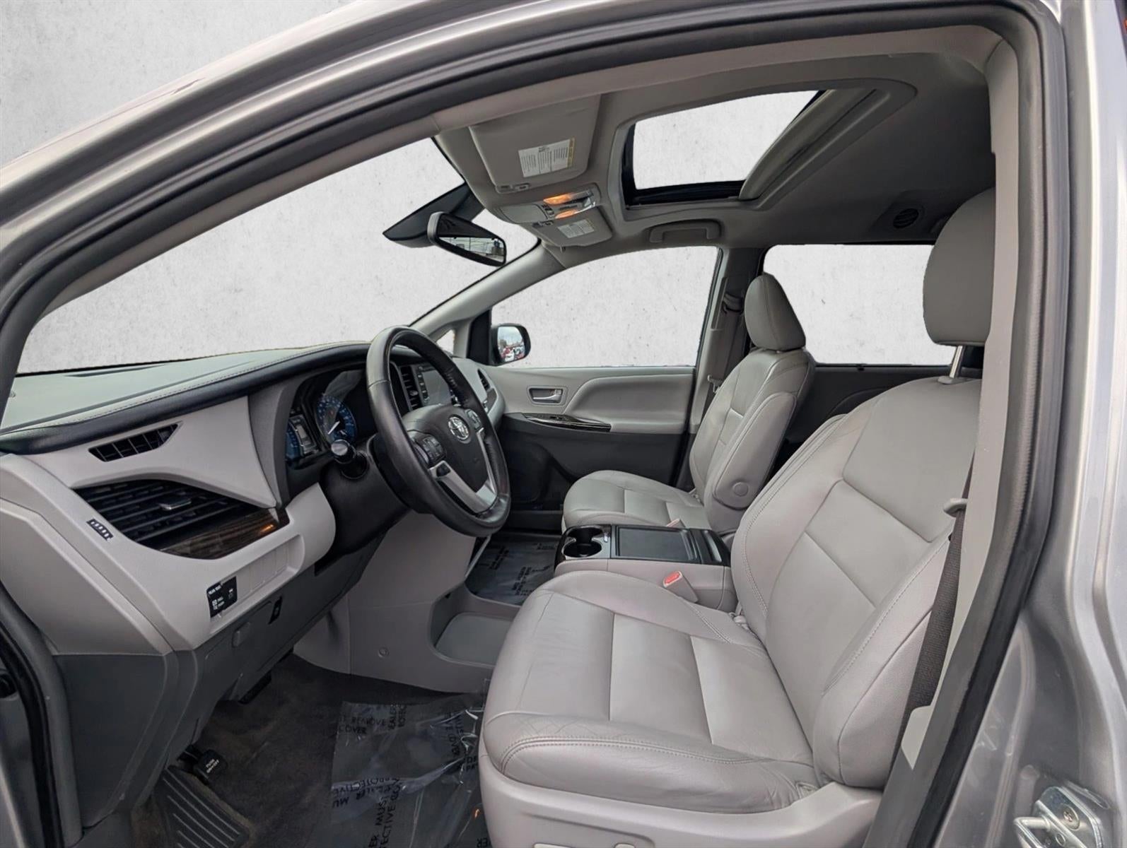 2018 Toyota Sienna XLE FWD 8-Passenger (Natl)