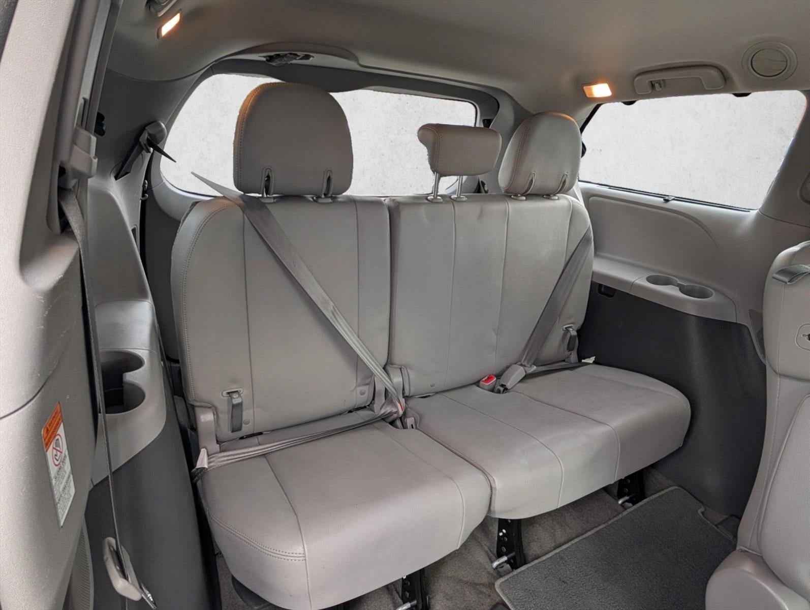 2018 Toyota Sienna XLE FWD 8-Passenger (Natl)