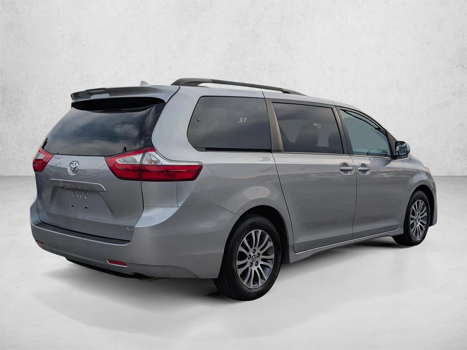 2018 Toyota Sienna XLE FWD 8-Passenger (Natl)