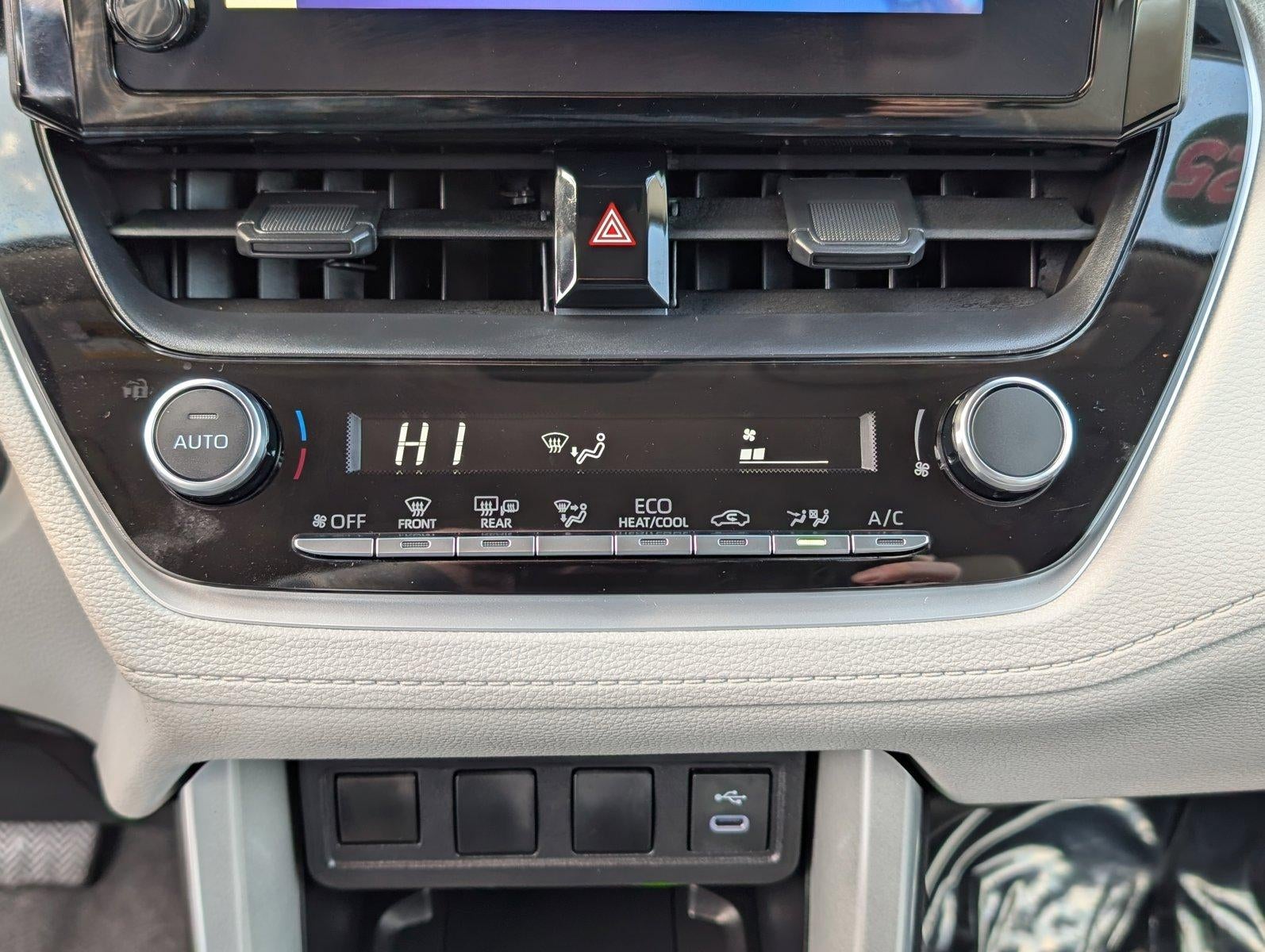 2025 Toyota Corolla Cross LE 4WD (Natl)