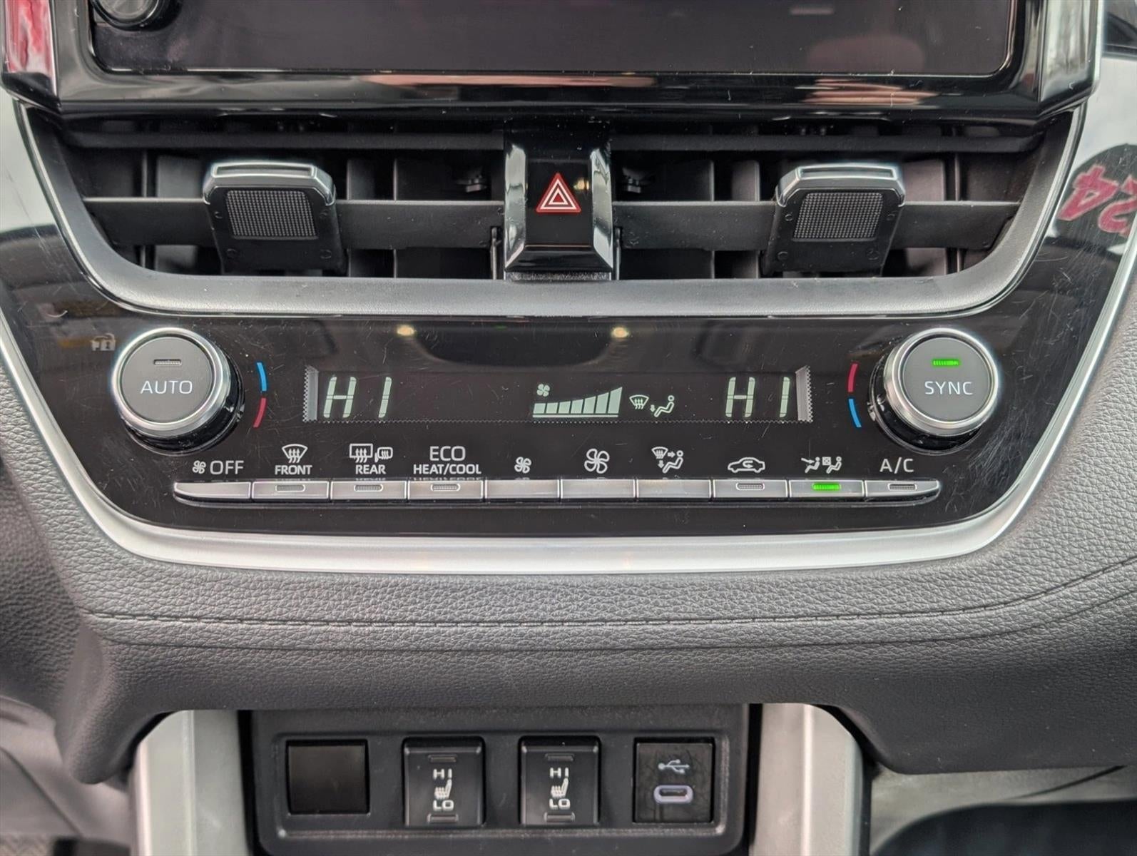 2024 Toyota Corolla Cross XLE 2WD (Natl)