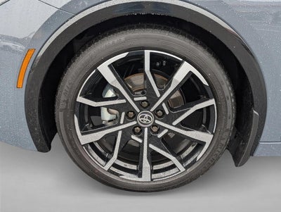 2025 Toyota Prius Plug-In Hybrid XSE (Natl)