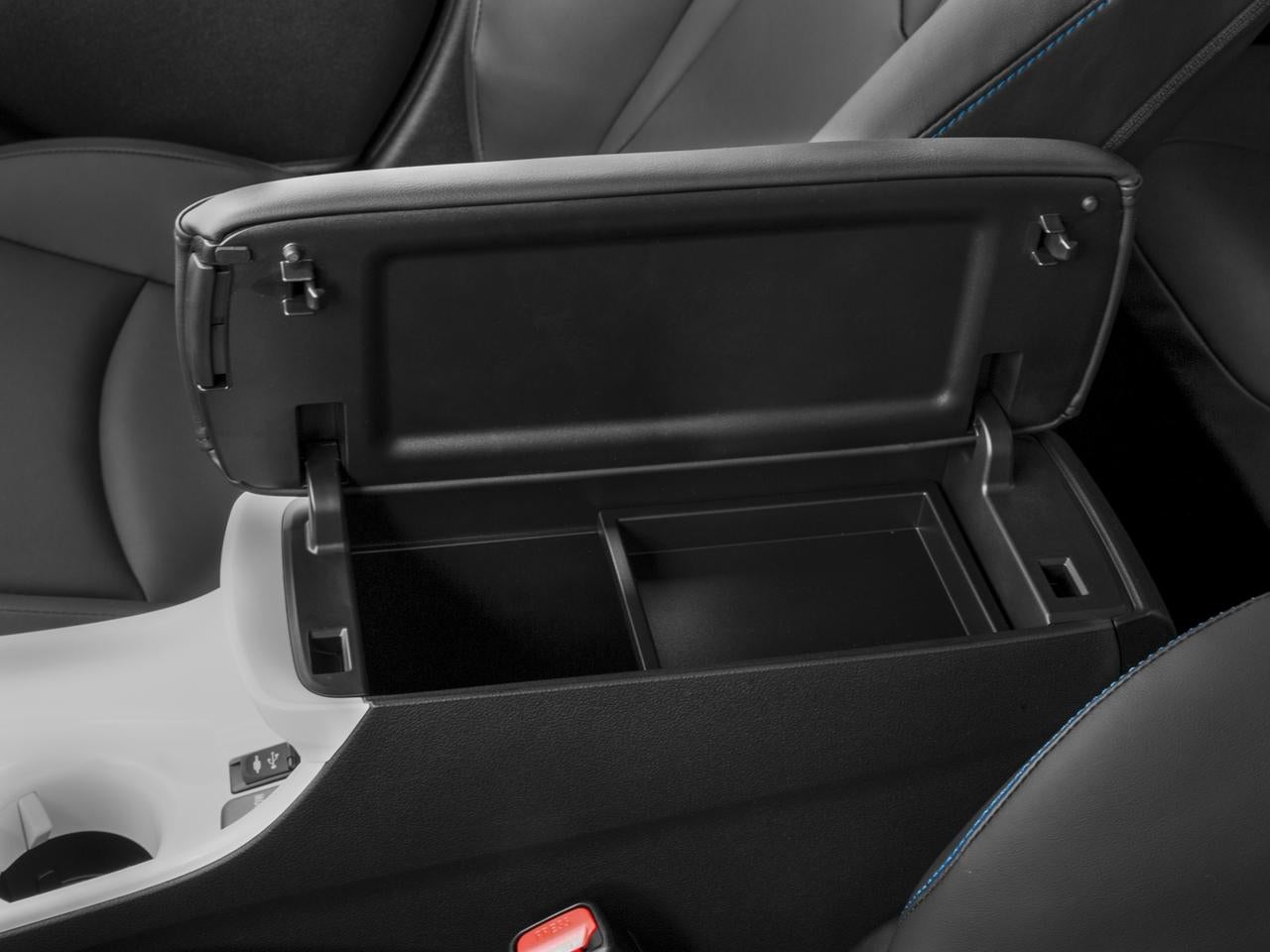 2016 Toyota Prius 5dr HB Three Touring (Natl)